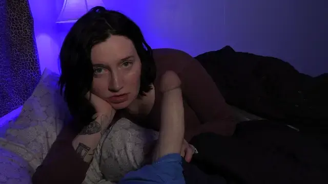 Poster: Manyvids - Bettie Bondage - Sharing A Bed With Your Stepsis 4K - 2022-03-05 (2160P)